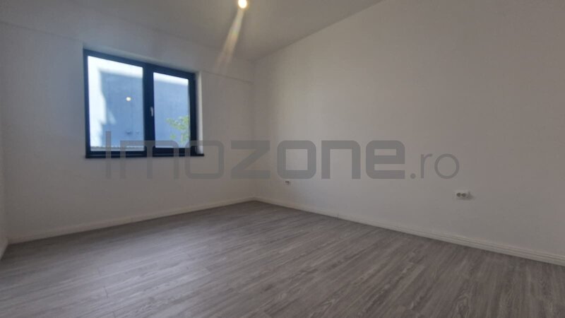 Metrou Pacii, 2 camere cu gradina de 150 mp,  comision 0%.