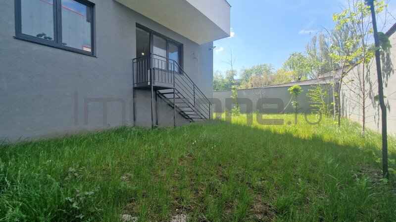 Metrou Pacii, 2 camere cu gradina de 150 mp,  comision 0%.